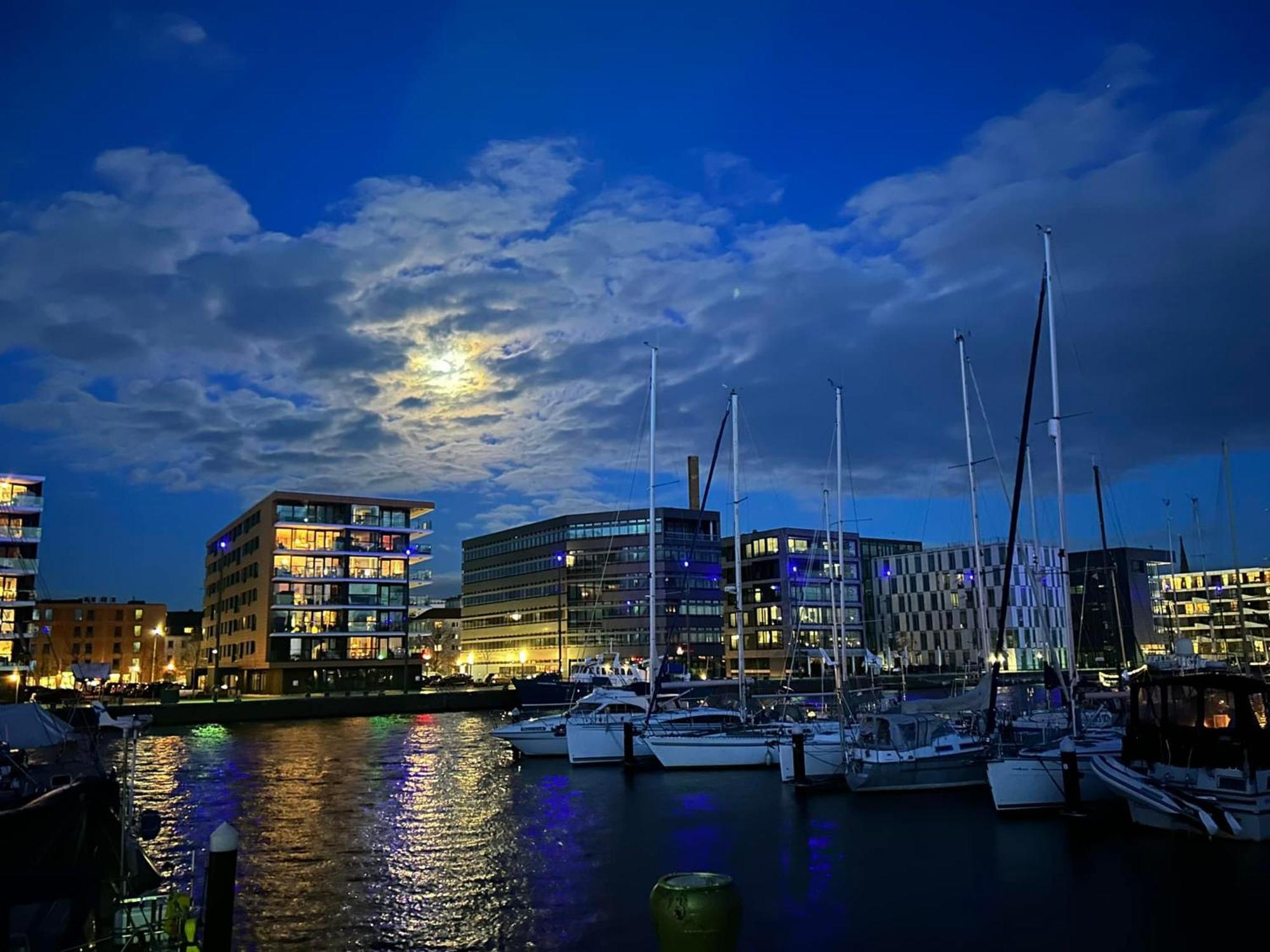 Gemuetl Wohnung Mit Blick Auf Den Hafen Бремерхафен Экстерьер фото